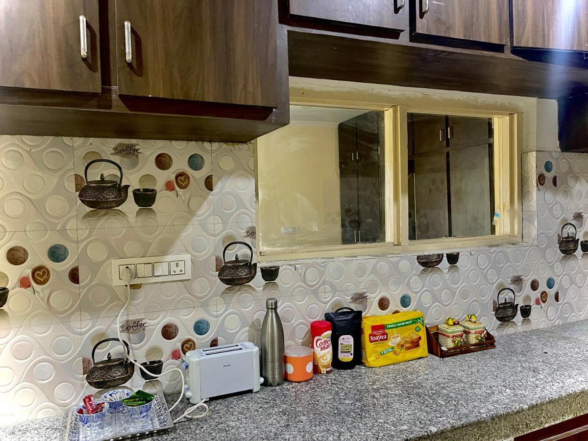 Khwaab Gah By The Khayabaan-Homestay Apartments Fully Furnished With Functional Kitchen, Wifi & Parking In City Centre Σριναγκάρ Εξωτερικό φωτογραφία