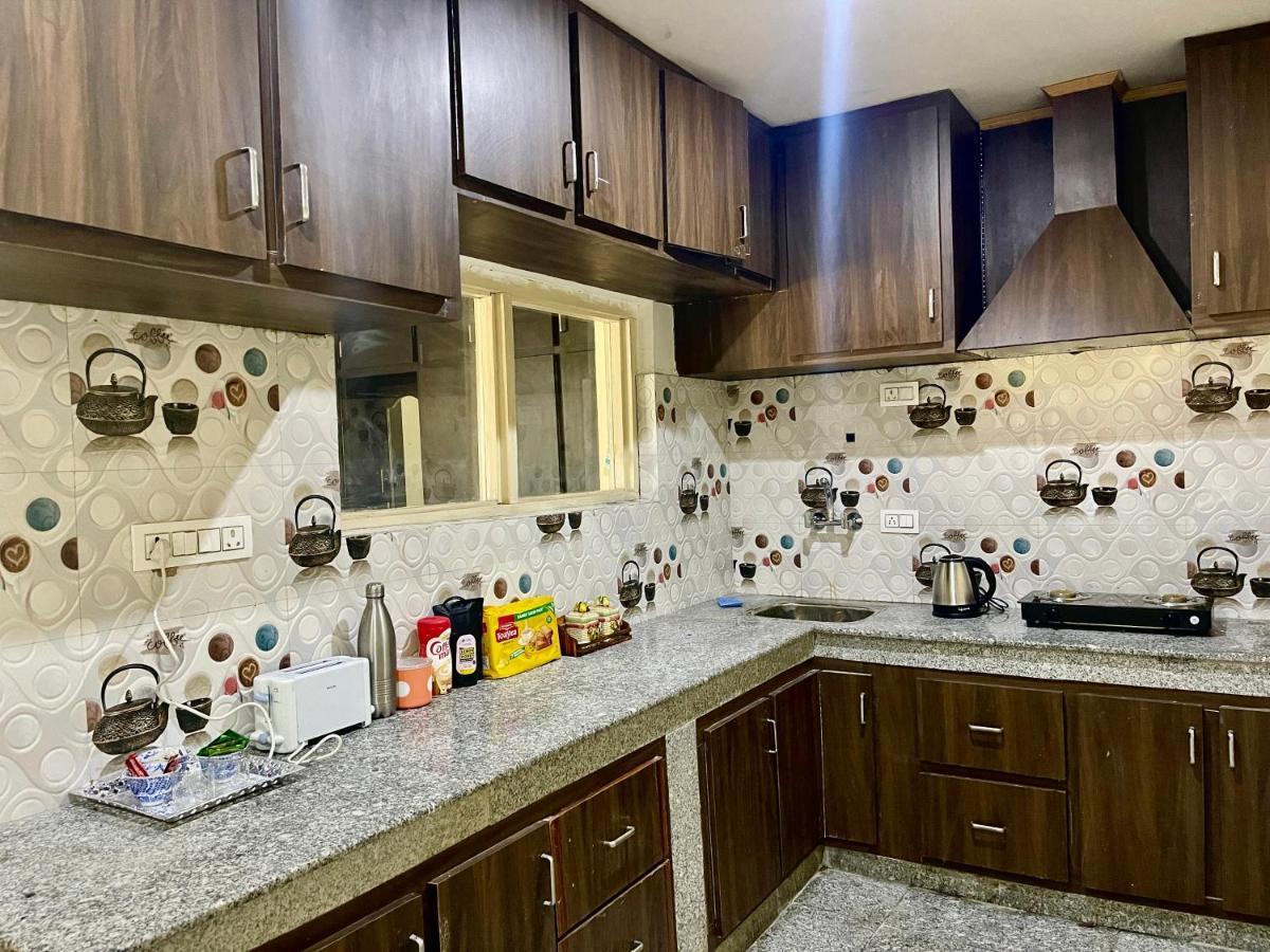 Khwaab Gah By The Khayabaan-Homestay Apartments Fully Furnished With Functional Kitchen, Wifi & Parking In City Centre Σριναγκάρ Εξωτερικό φωτογραφία