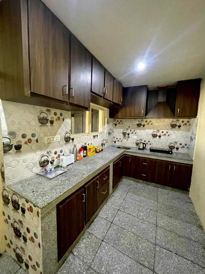 Khwaab Gah By The Khayabaan-Homestay Apartments Fully Furnished With Functional Kitchen, Wifi & Parking In City Centre Σριναγκάρ Εξωτερικό φωτογραφία