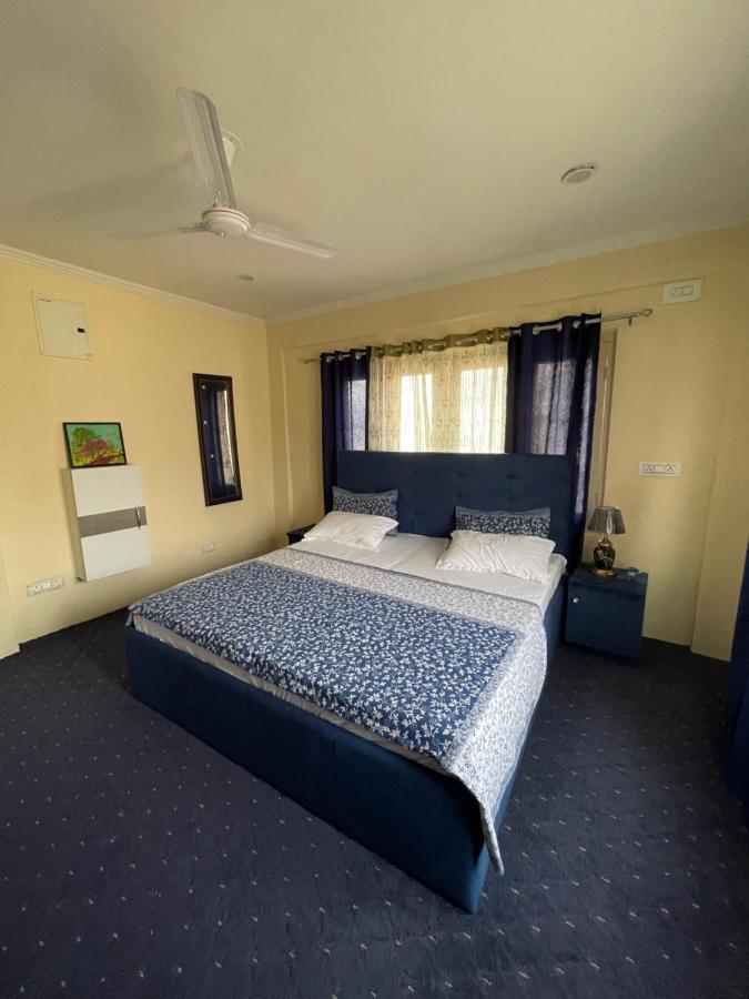Khwaab Gah By The Khayabaan-Homestay Apartments Fully Furnished With Functional Kitchen, Wifi & Parking In City Centre Σριναγκάρ Εξωτερικό φωτογραφία