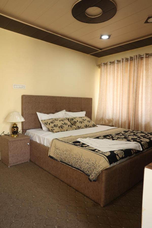 Khwaab Gah By The Khayabaan-Homestay Apartments Fully Furnished With Functional Kitchen, Wifi & Parking In City Centre Σριναγκάρ Εξωτερικό φωτογραφία