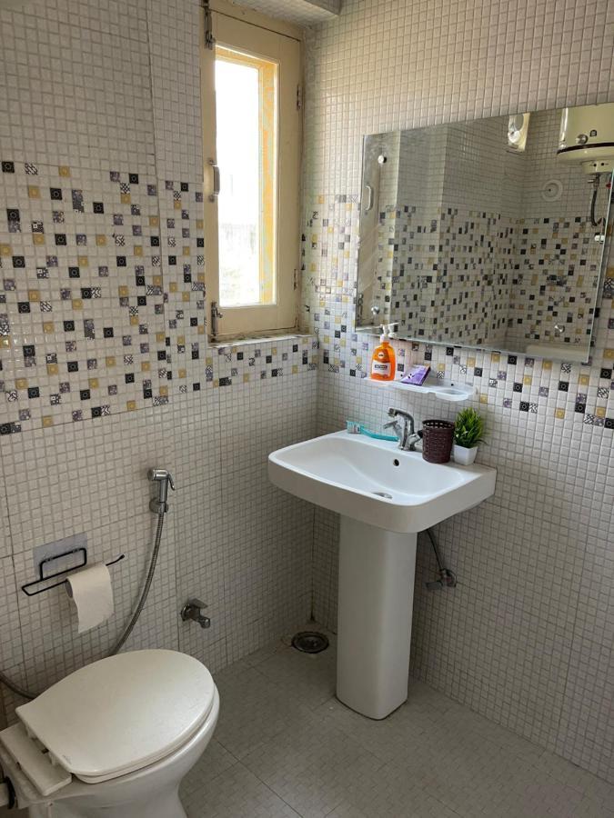 Khwaab Gah By The Khayabaan-Homestay Apartments Fully Furnished With Functional Kitchen, Wifi & Parking In City Centre Σριναγκάρ Δωμάτιο φωτογραφία