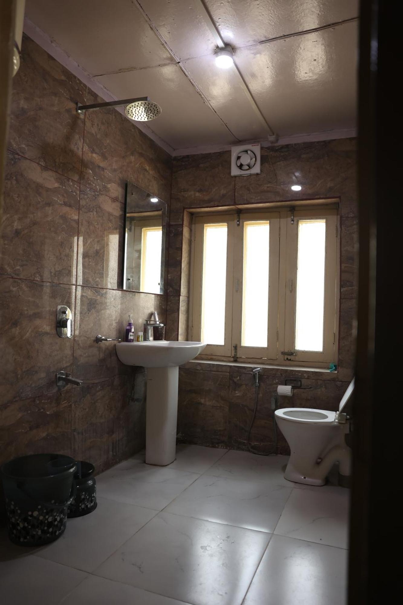 Khwaab Gah By The Khayabaan-Homestay Apartments Fully Furnished With Functional Kitchen, Wifi & Parking In City Centre Σριναγκάρ Εξωτερικό φωτογραφία