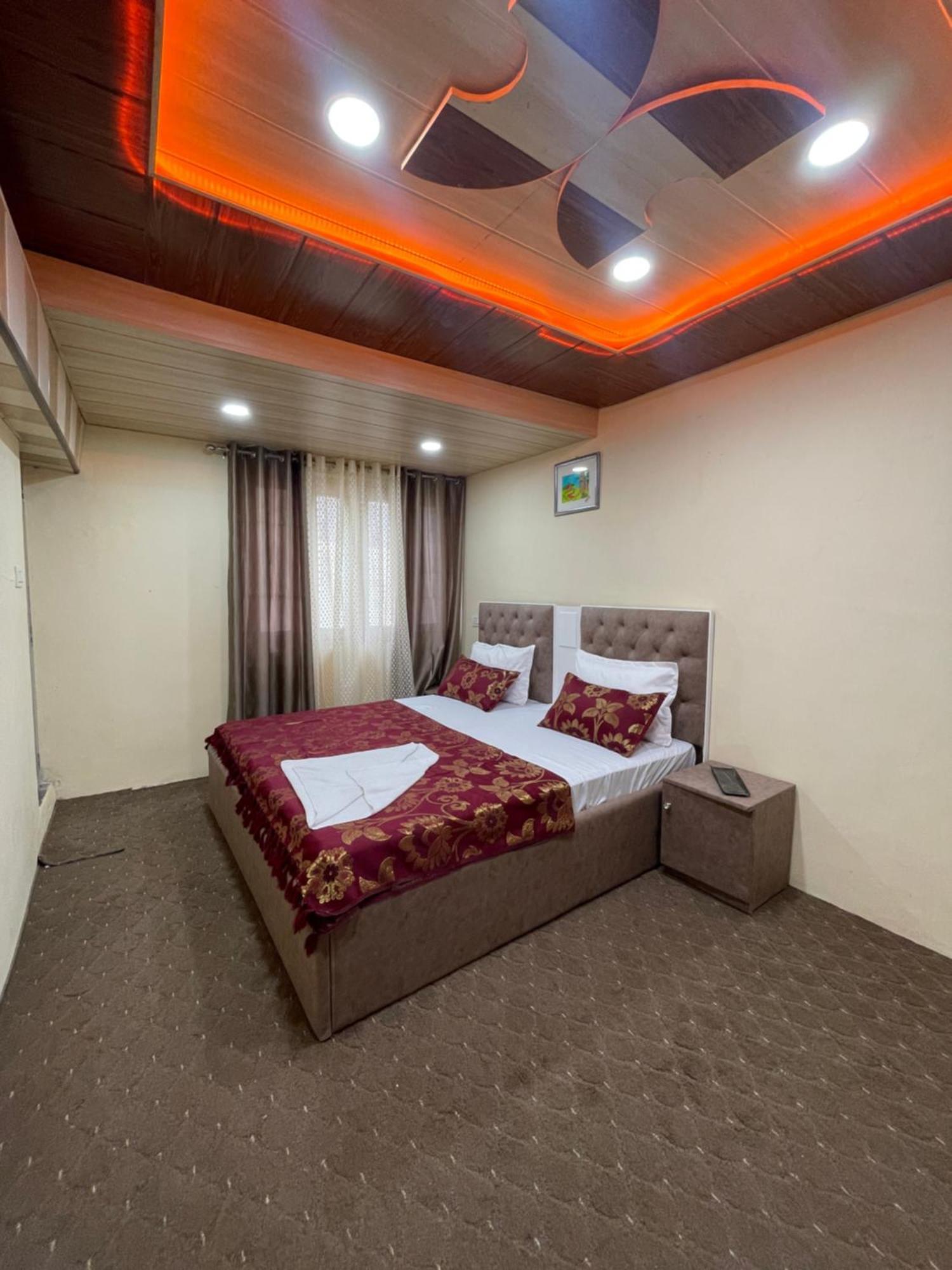 Khwaab Gah By The Khayabaan-Homestay Apartments Fully Furnished With Functional Kitchen, Wifi & Parking In City Centre Σριναγκάρ Εξωτερικό φωτογραφία