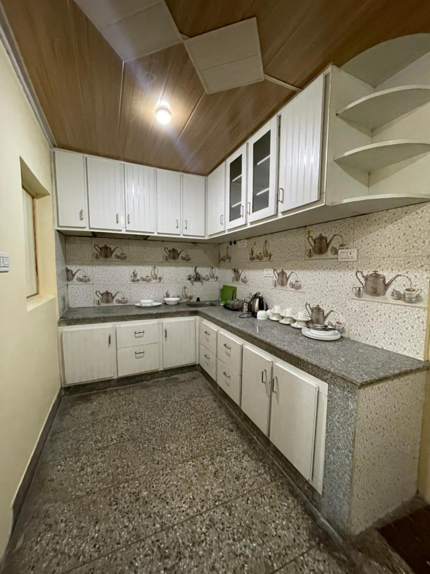 Khwaab Gah By The Khayabaan-Homestay Apartments Fully Furnished With Functional Kitchen, Wifi & Parking In City Centre Σριναγκάρ Εξωτερικό φωτογραφία
