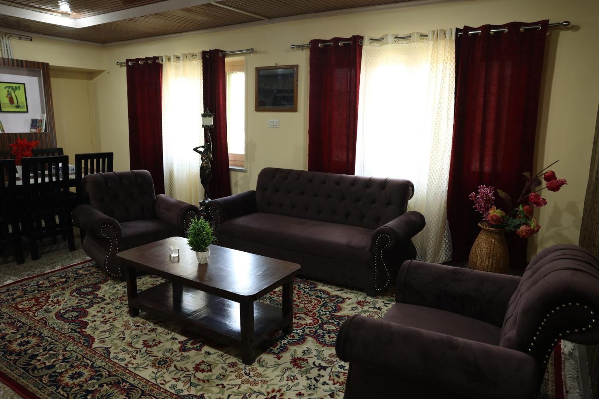 Khwaab Gah By The Khayabaan-Homestay Apartments Fully Furnished With Functional Kitchen, Wifi & Parking In City Centre Σριναγκάρ Εξωτερικό φωτογραφία