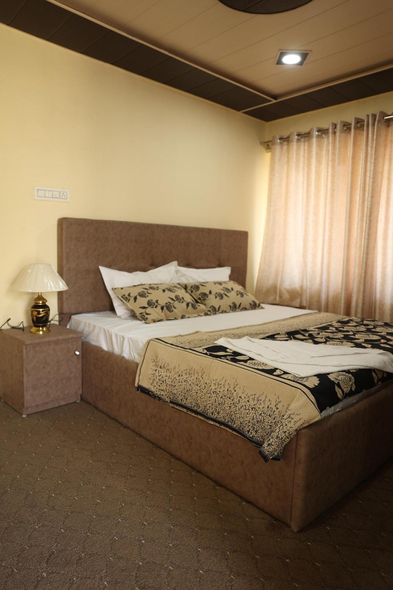 Khwaab Gah By The Khayabaan-Homestay Apartments Fully Furnished With Functional Kitchen, Wifi & Parking In City Centre Σριναγκάρ Εξωτερικό φωτογραφία
