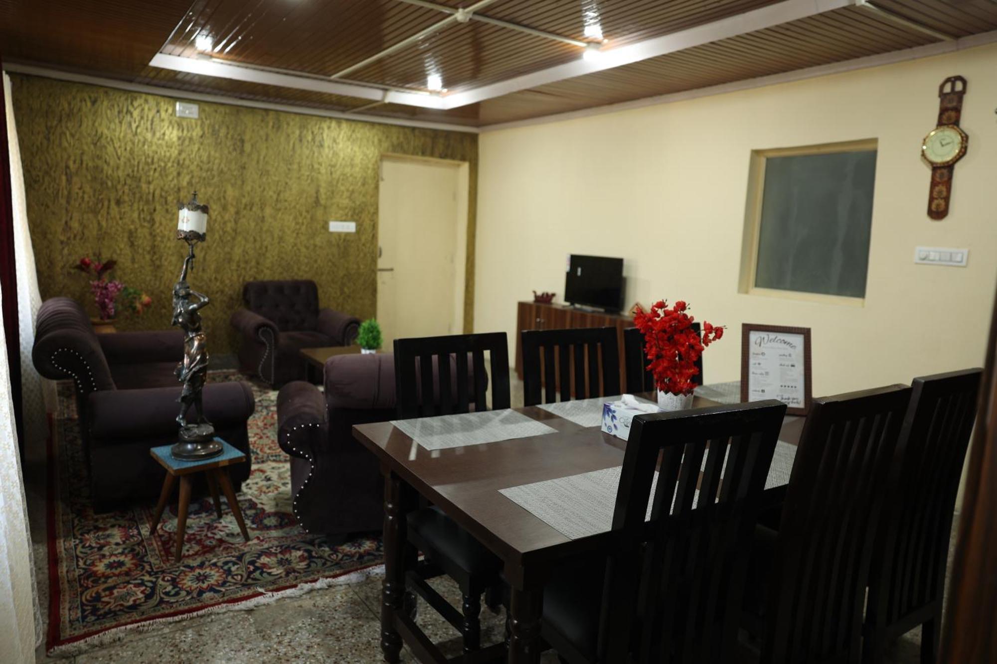 Khwaab Gah By The Khayabaan-Homestay Apartments Fully Furnished With Functional Kitchen, Wifi & Parking In City Centre Σριναγκάρ Εξωτερικό φωτογραφία