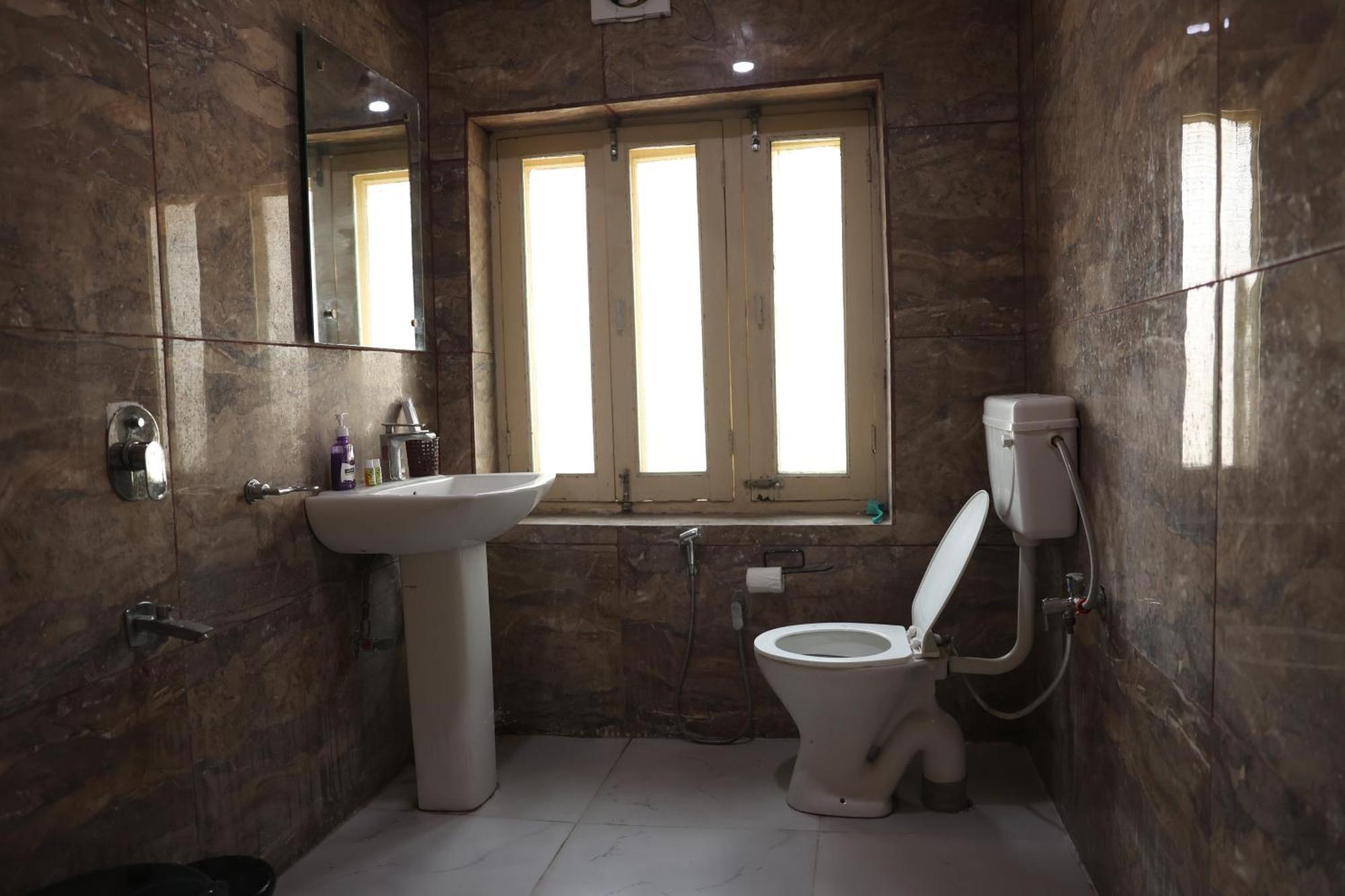 Khwaab Gah By The Khayabaan-Homestay Apartments Fully Furnished With Functional Kitchen, Wifi & Parking In City Centre Σριναγκάρ Εξωτερικό φωτογραφία