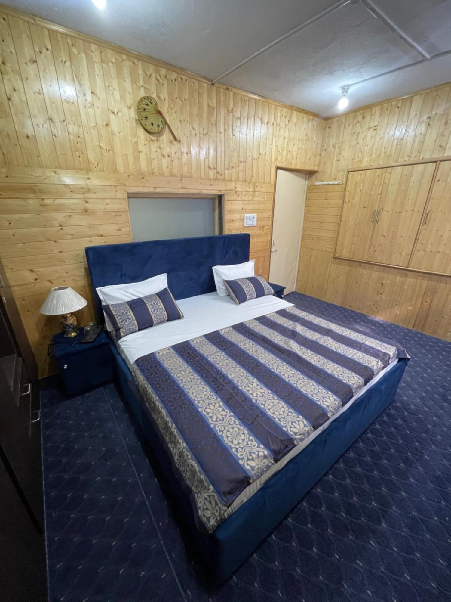 Khwaab Gah By The Khayabaan-Homestay Apartments Fully Furnished With Functional Kitchen, Wifi & Parking In City Centre Σριναγκάρ Εξωτερικό φωτογραφία