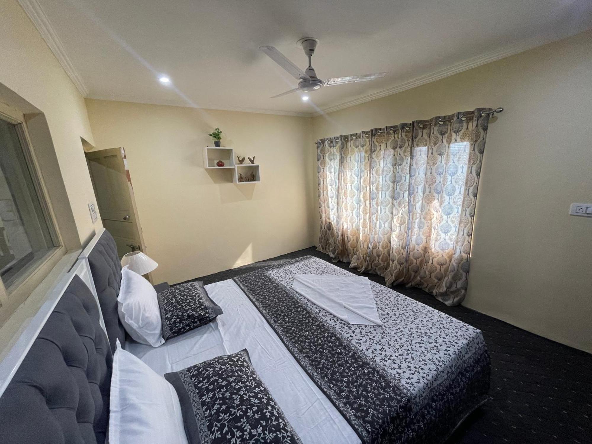 Khwaab Gah By The Khayabaan-Homestay Apartments Fully Furnished With Functional Kitchen, Wifi & Parking In City Centre Σριναγκάρ Εξωτερικό φωτογραφία