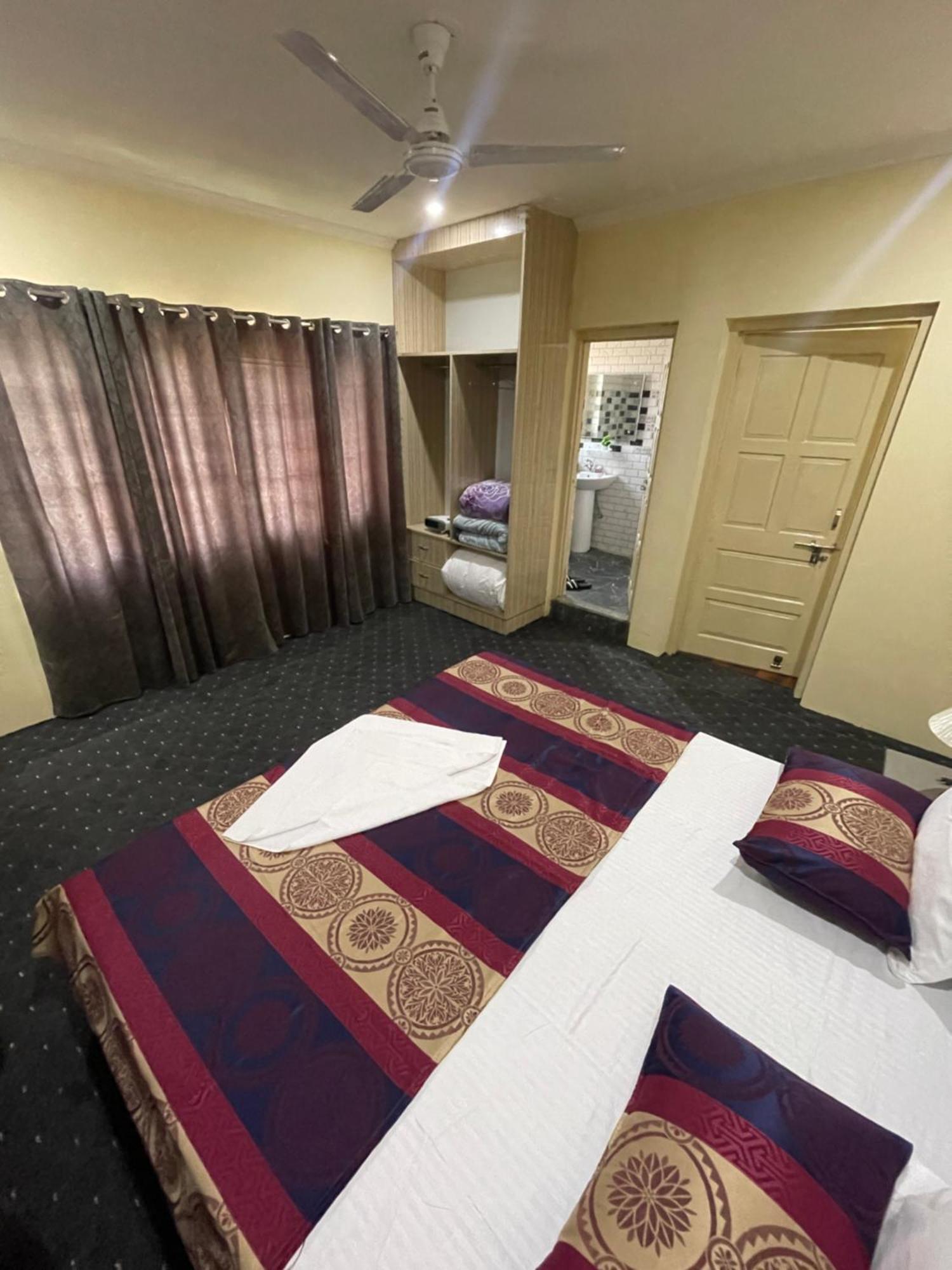 Khwaab Gah By The Khayabaan-Homestay Apartments Fully Furnished With Functional Kitchen, Wifi & Parking In City Centre Σριναγκάρ Εξωτερικό φωτογραφία