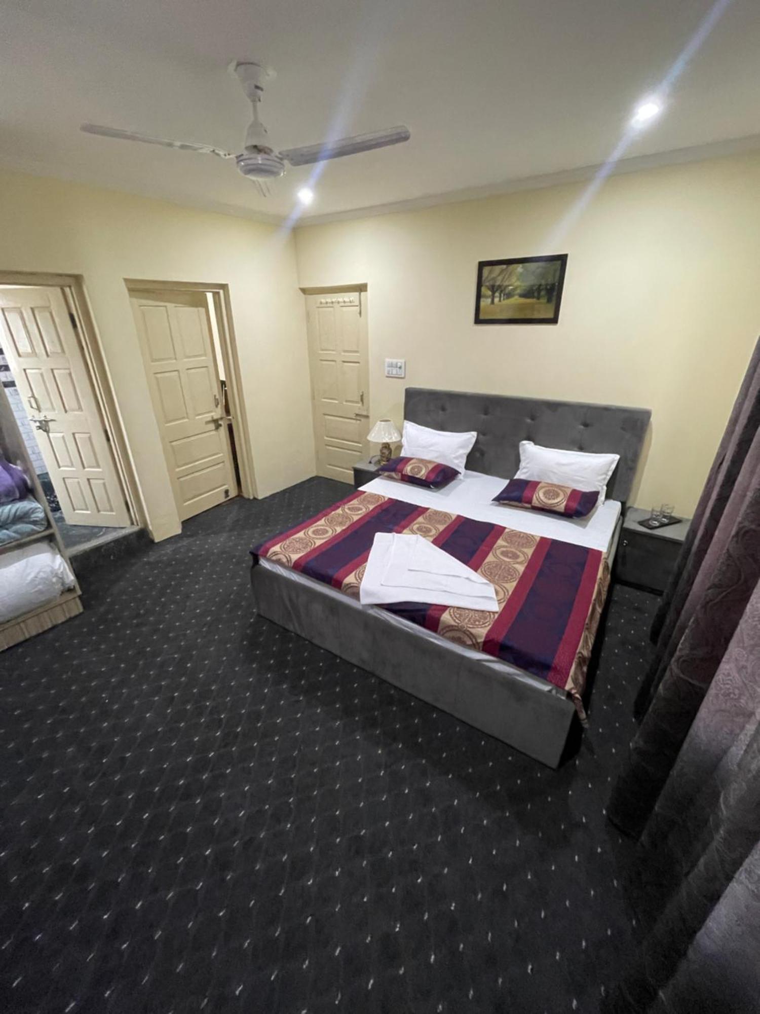 Khwaab Gah By The Khayabaan-Homestay Apartments Fully Furnished With Functional Kitchen, Wifi & Parking In City Centre Σριναγκάρ Εξωτερικό φωτογραφία
