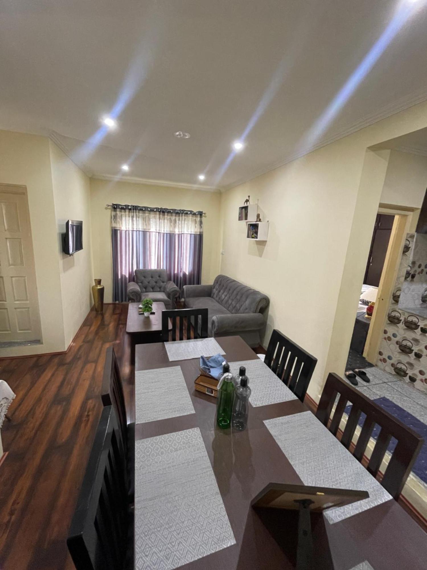 Khwaab Gah By The Khayabaan-Homestay Apartments Fully Furnished With Functional Kitchen, Wifi & Parking In City Centre Σριναγκάρ Εξωτερικό φωτογραφία