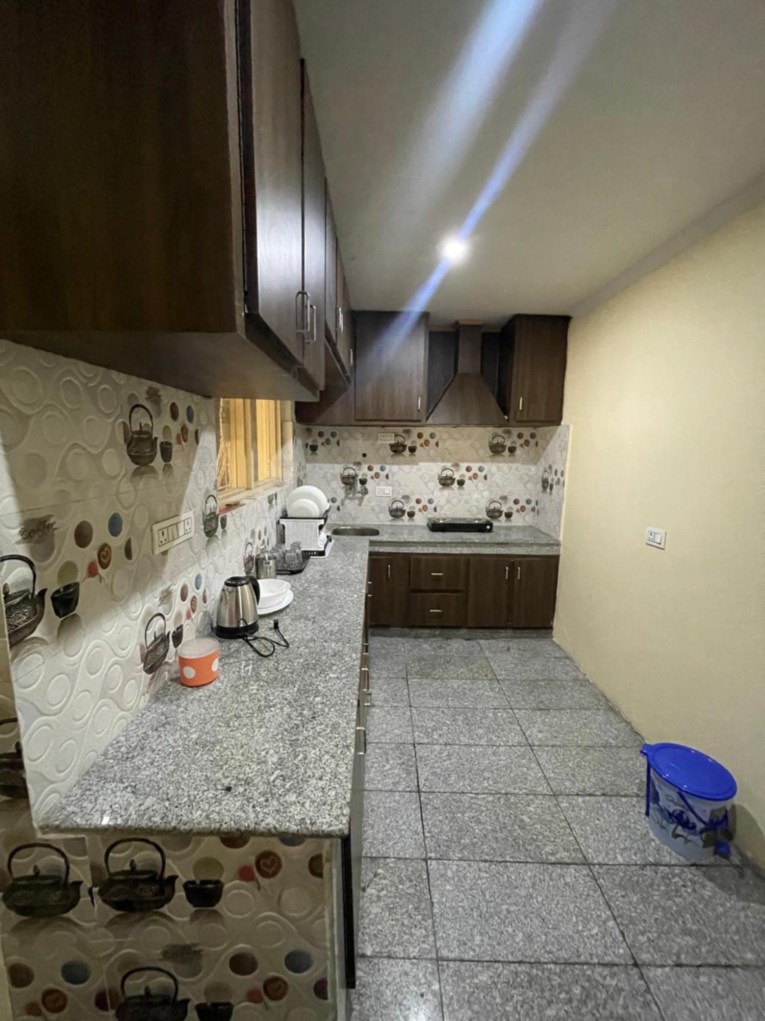 Khwaab Gah By The Khayabaan-Homestay Apartments Fully Furnished With Functional Kitchen, Wifi & Parking In City Centre Σριναγκάρ Εξωτερικό φωτογραφία