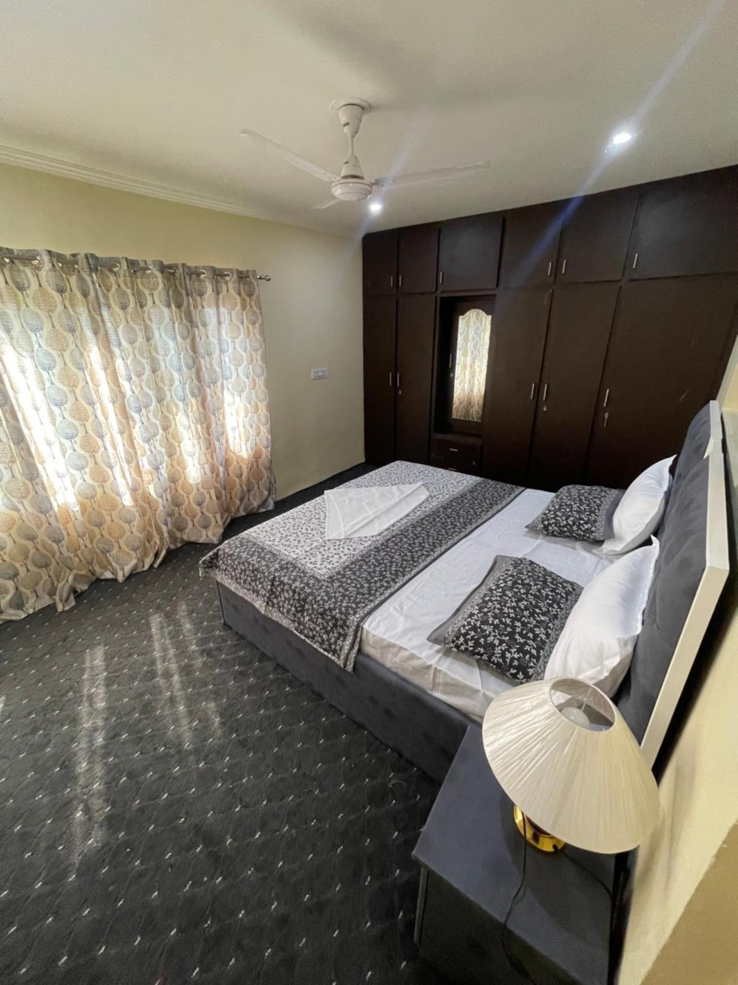 Khwaab Gah By The Khayabaan-Homestay Apartments Fully Furnished With Functional Kitchen, Wifi & Parking In City Centre Σριναγκάρ Εξωτερικό φωτογραφία