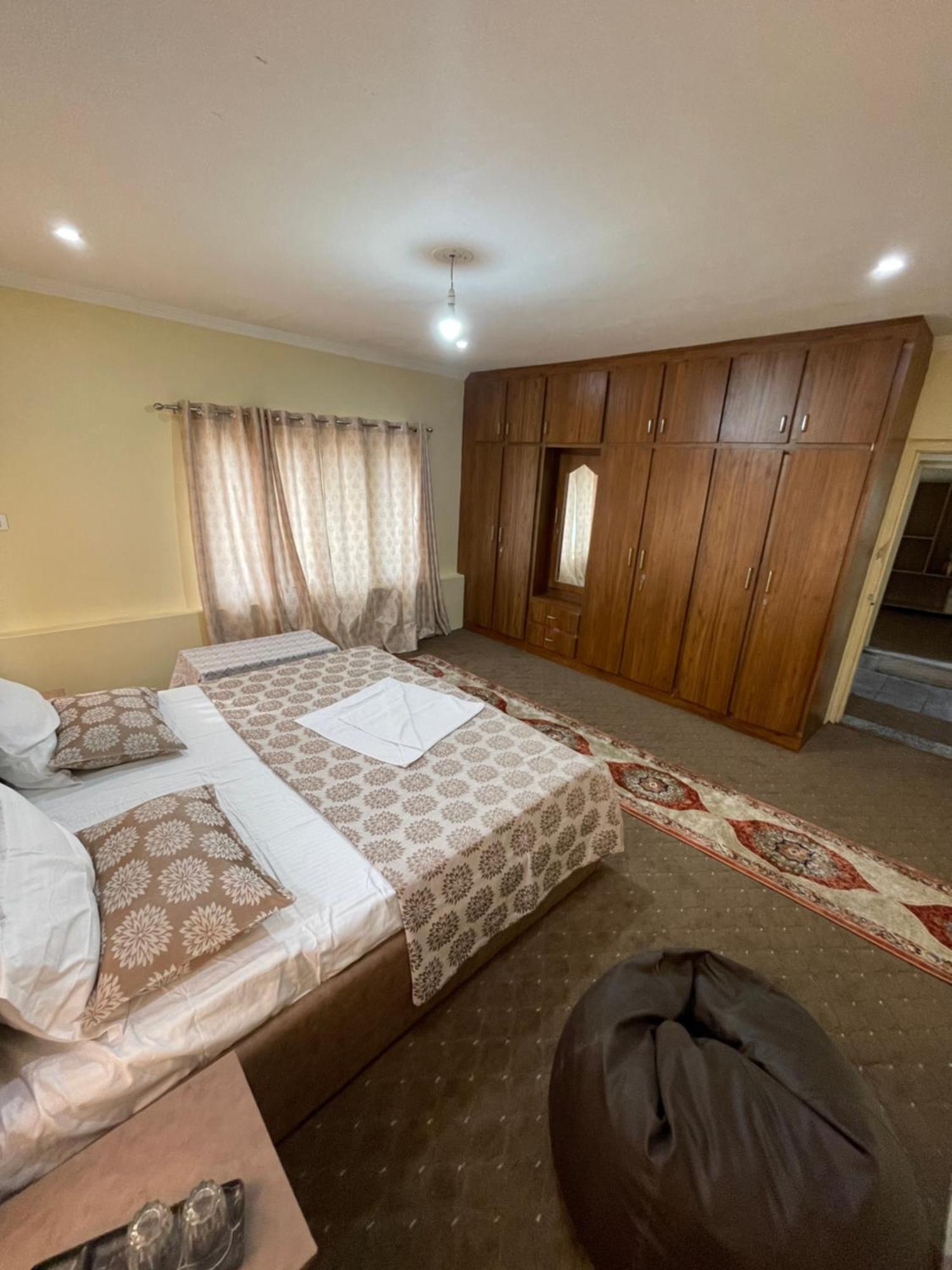 Khwaab Gah By The Khayabaan-Homestay Apartments Fully Furnished With Functional Kitchen, Wifi & Parking In City Centre Σριναγκάρ Εξωτερικό φωτογραφία