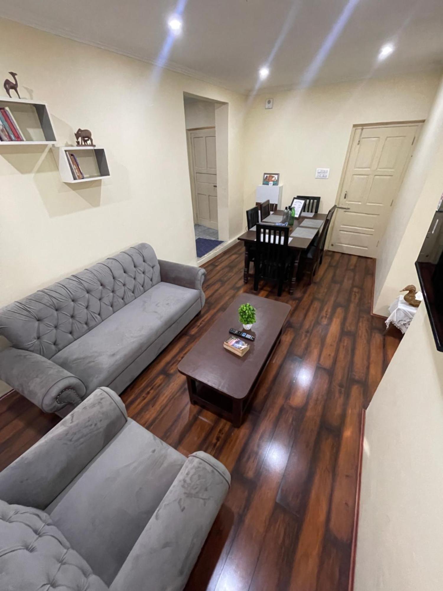 Khwaab Gah By The Khayabaan-Homestay Apartments Fully Furnished With Functional Kitchen, Wifi & Parking In City Centre Σριναγκάρ Δωμάτιο φωτογραφία